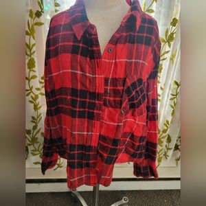 Forever 21 red black cropped button up flannel top Large